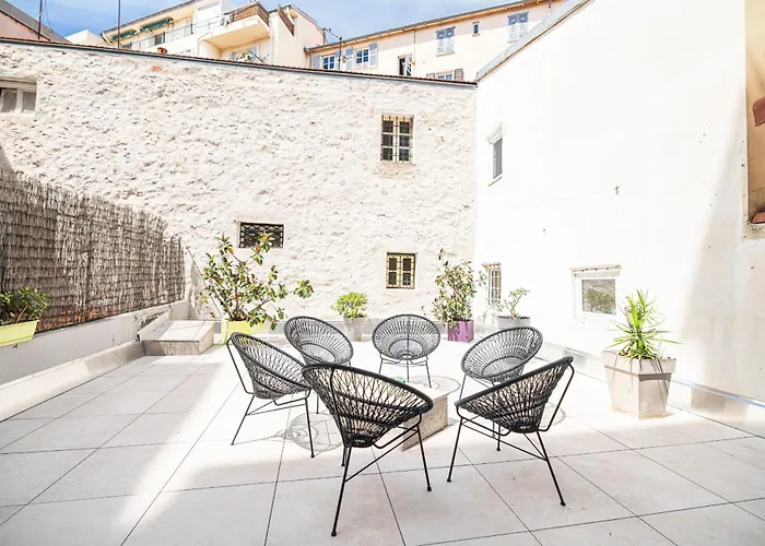 Amazing 3 Bdrs&Garden Place du Pin Parking !